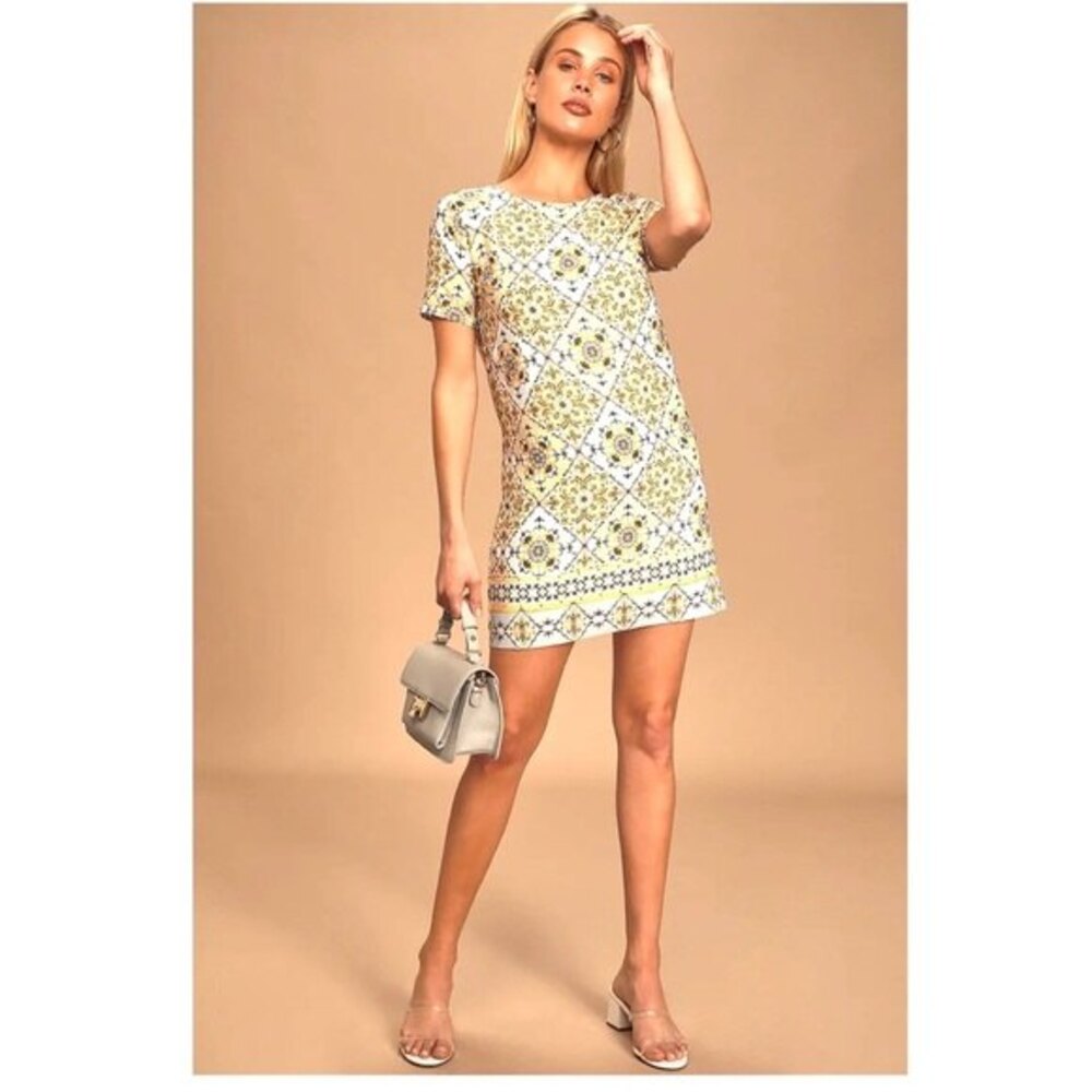 Lulu’s Dandy Lion Yellow Print Shift Dress in Yellow Print S